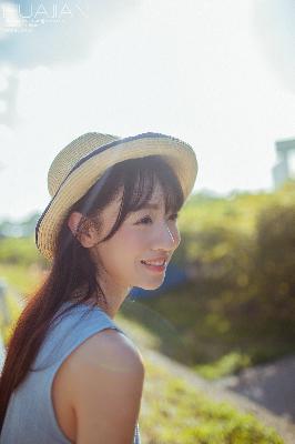 年轻漂亮的女士护士内衣